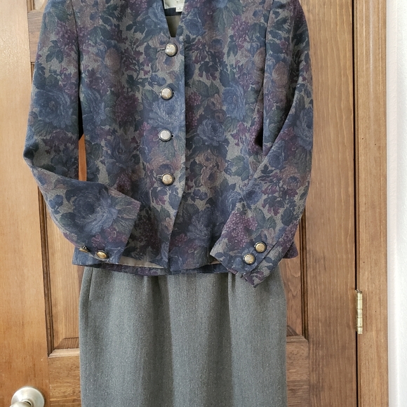 Amanda Smith Petites suit - Picture 2 of 8